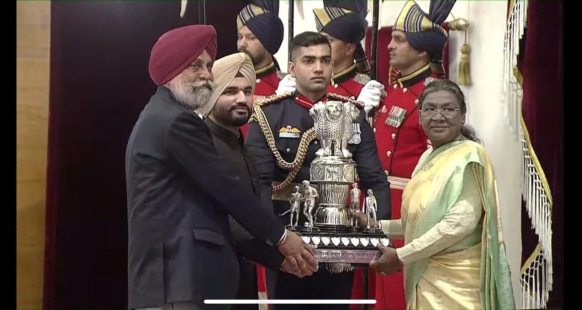 Chandigarh University receives MAKA Trophy